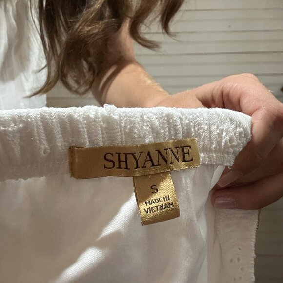 Shyanne White Lace Skirt - Picture 6 of 6